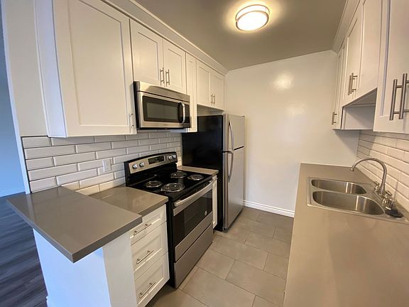 3rd image of 3207 Bagley Ave APT 6