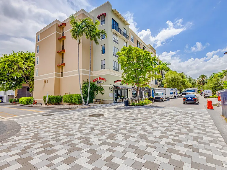 630 Sapodilla Ave #112 — Photo 45