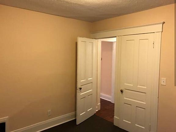 4th image of 10705 Massie Ave