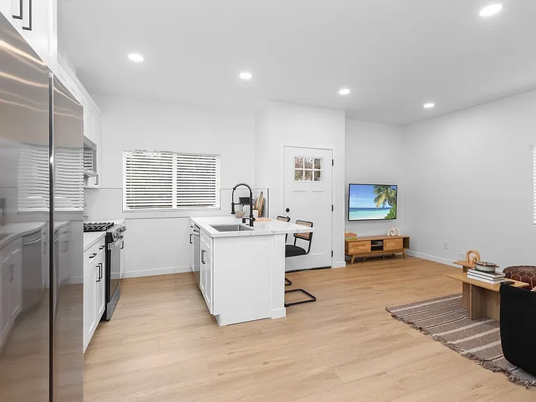 6916 Eberhart St — Photo 12