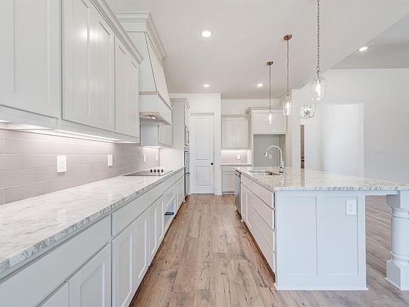4th image of 1061 Monaco Ct