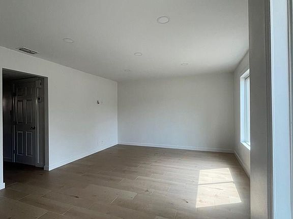 2nd image of 4106 Las Palmas Cir