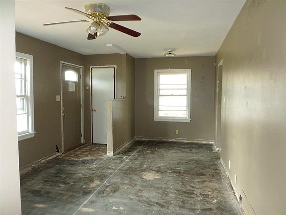 3rd image of 1638 N Illinois St