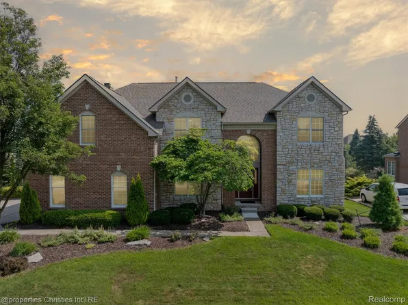 45922 Riviera Dr, Northville, MI 48168