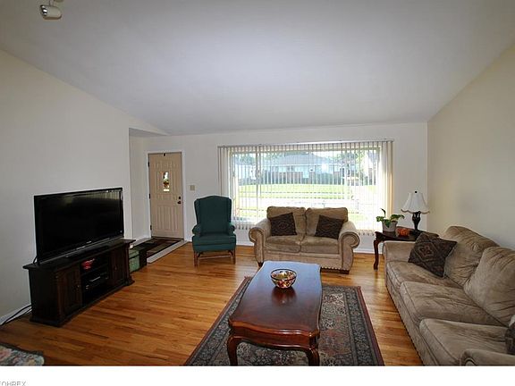 3rd image of 579 E Hillsdale Ave