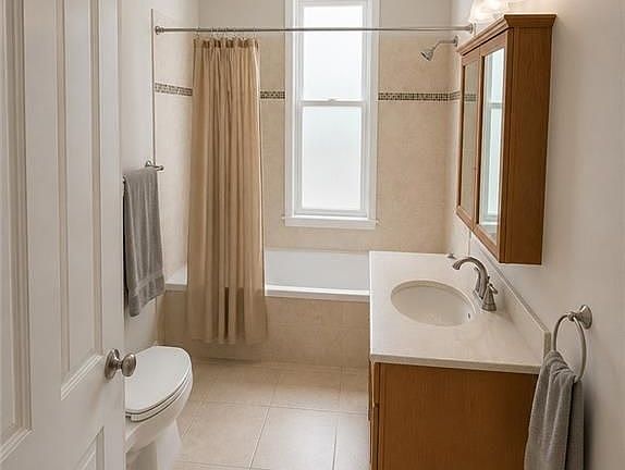 3rd image of 107 Ring St Floor 2