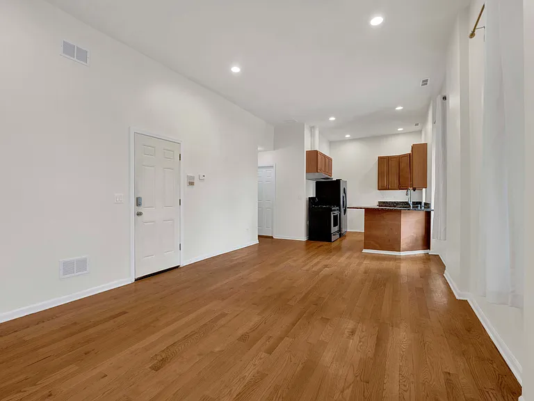 2859 S Lowe Ave #2F — Photo 3