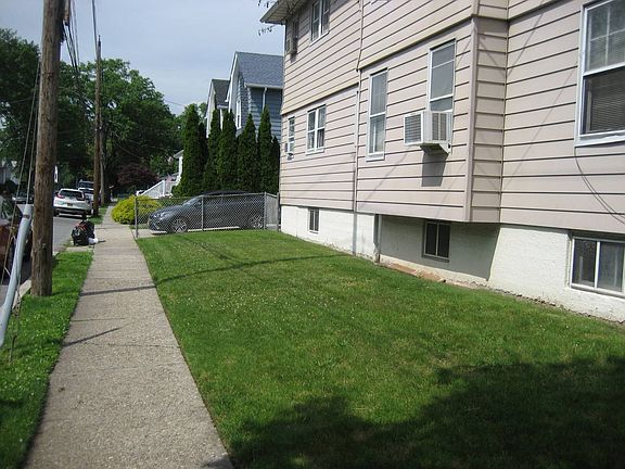3rd image of 453 College Ave