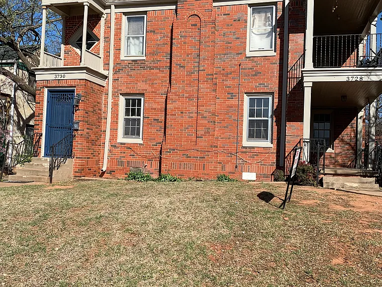 3728 N Shartel Ave — Photo 1
