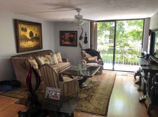 450 Commodore Dr APT 211, Plantation, FL 33325