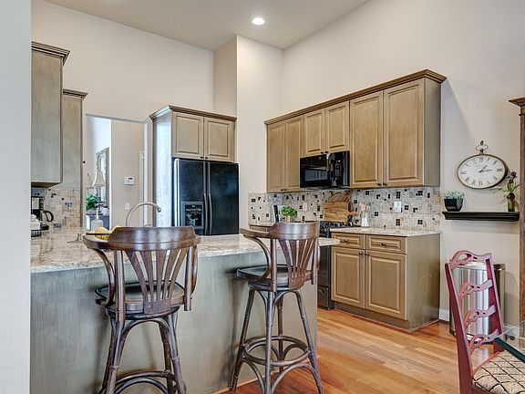 4th image of 172 Thorn Berry Dr