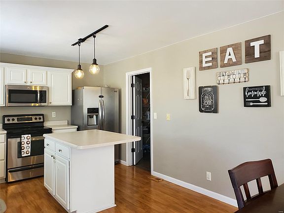 4th image of 927 Caledonia Ct