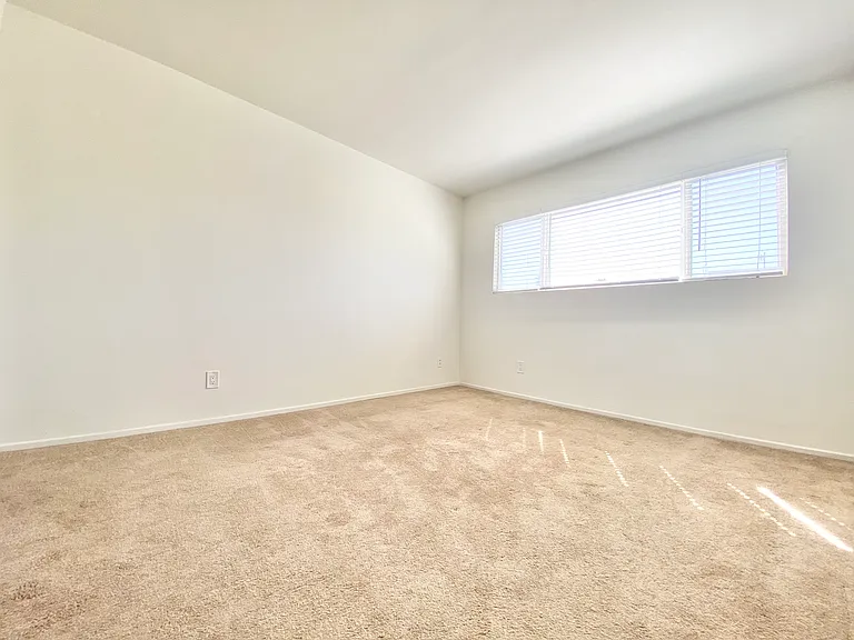 21 Thornton Ave — Photo 10