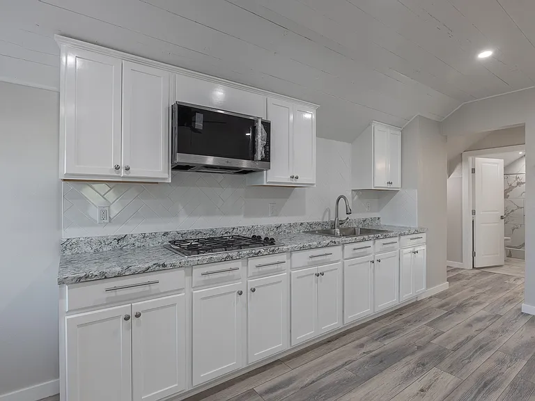 2547 SW 23rd St #UPPER — Photo 36