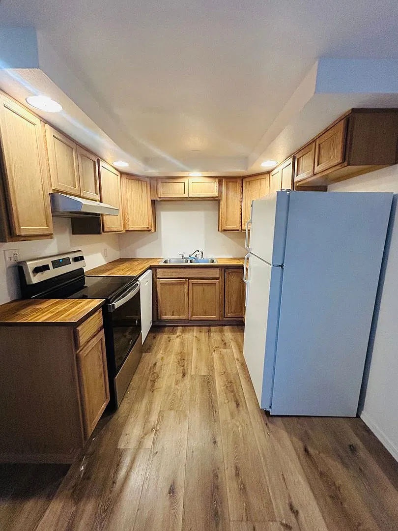 Charming 2 Bedroom House with Fenced Yard in Fairmount Park Neighborhood — Photo 4