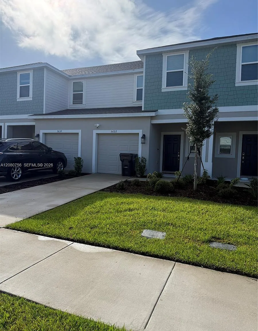 3 bed, 2.5 bath, 1701 sqft, $1,950 — Photo 2