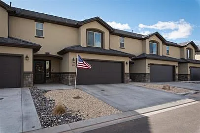 3 bed, 2.5 bath, 1726 sqft, $2,050 — Photo 1