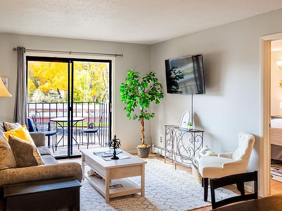 3rd image of 3233 Lakeside Dr APT 203