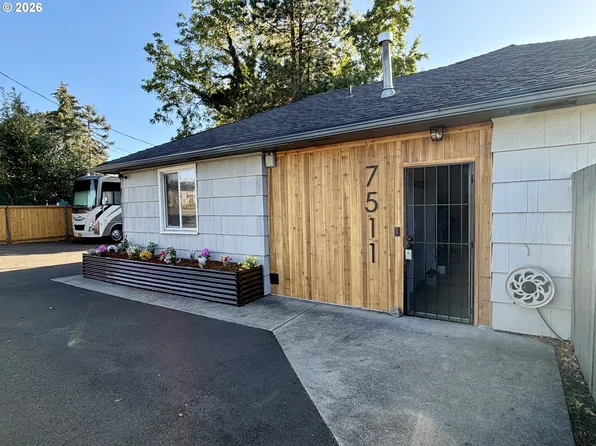 7511 SE Harmony Rd, Milwaukie, OR 97222