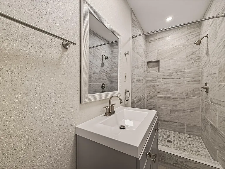 14022 Rosecrest Dr — Photo 16