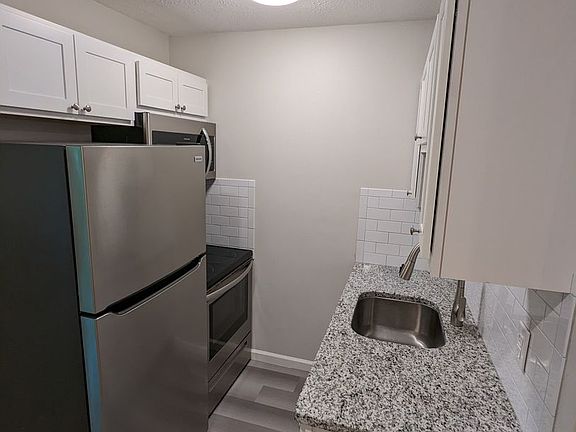 3rd image of 4539 Whetsel Ave #9