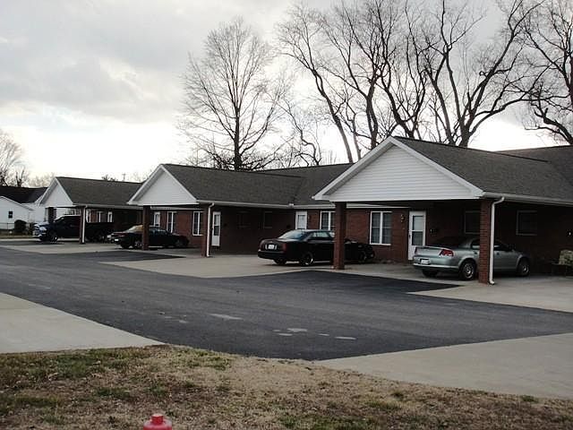 1st image of 907 9071/2 W Cherry St