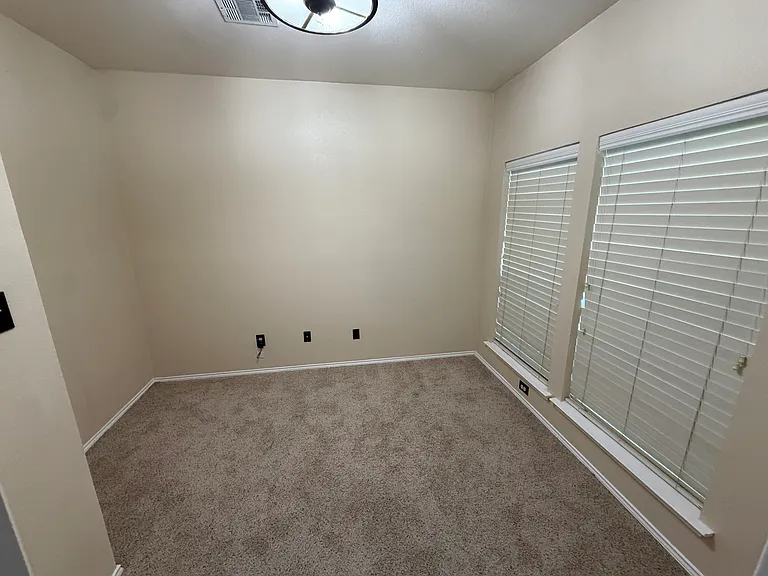 2453 Ravenhurst Dr — Photo 6