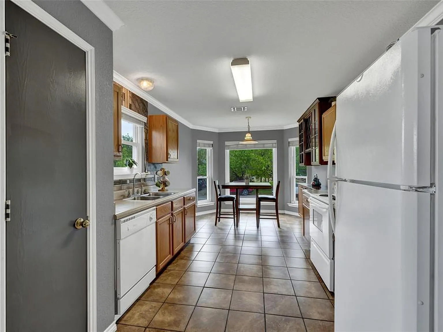 3 bed, 2.0 bath, 1342 sqft, $1,675 — Photo 4