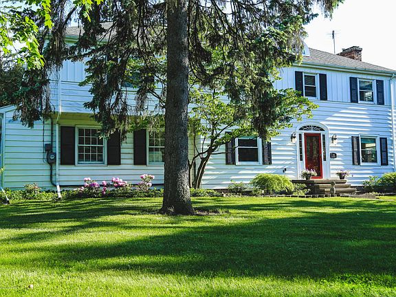 3rd image of 515 Centerlawn St