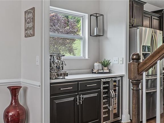 5th image of 8021 Maureen Dr
