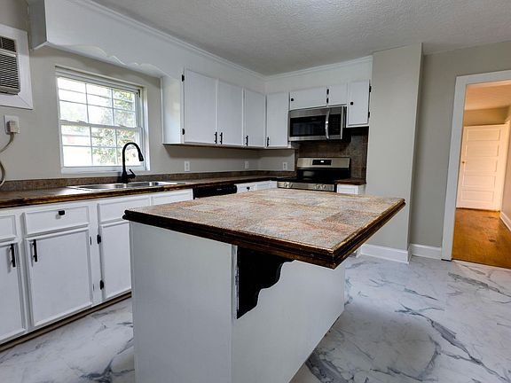 3rd image of 54 Cherokee Dr
