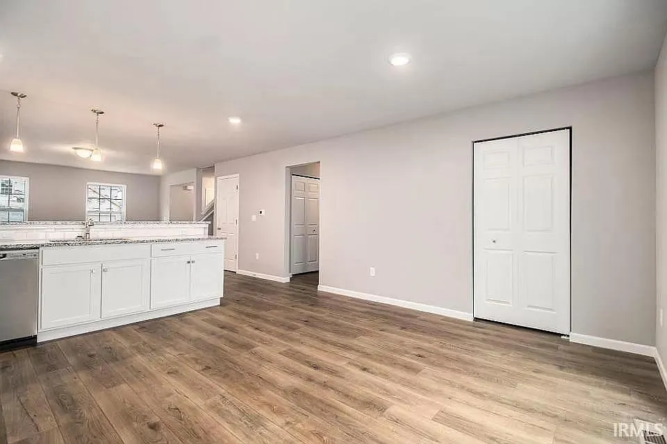 4 bed, 2.5 bath, 1830 sqft, $3,100 — Photo 4