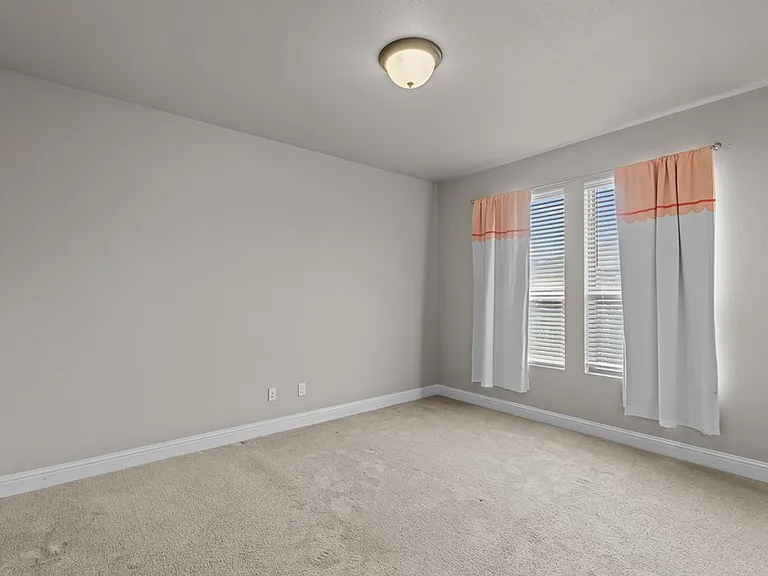 49 Berkshire Cir — Photo 15