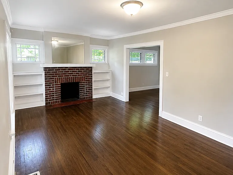 1462 Parkhill Rd — Photo 3