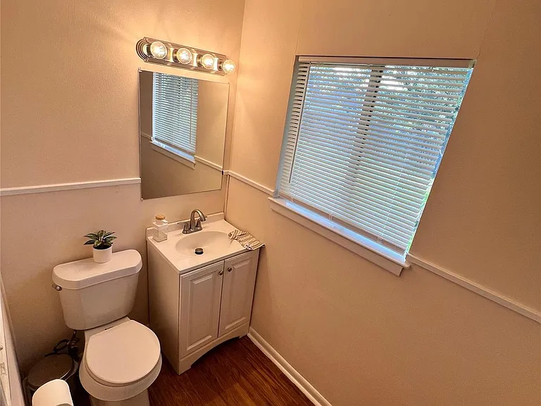 213 S FM 1660 — Photo 9