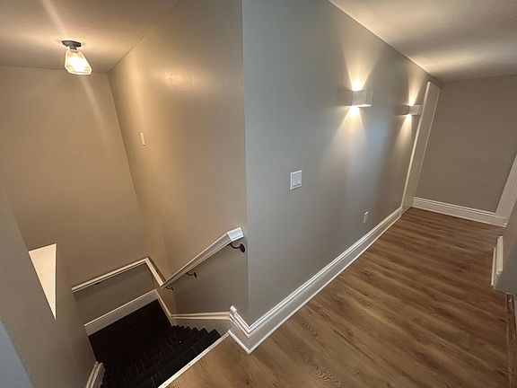 3rd image of 3805 Franklin Blvd #301