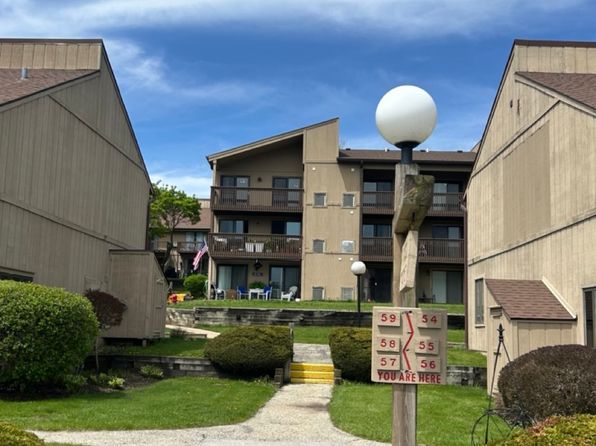 55 Vail Colony APT 12, Fox Lake, IL 60020 – 2-bedroom rental in Fox Lake