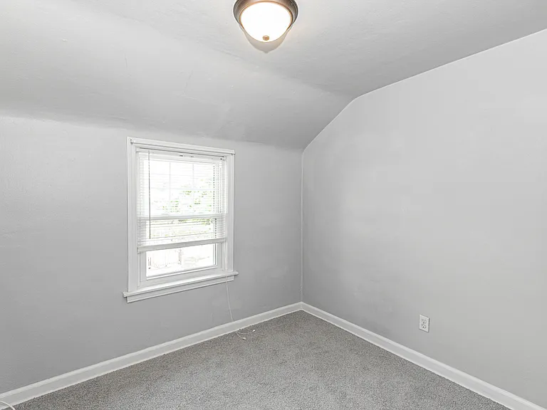 1104 Shadycrest Dr — Photo 8