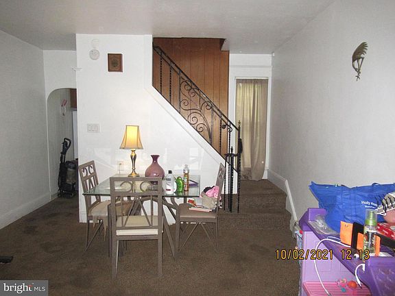 3rd image of 833 Beatty St