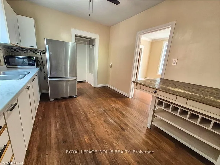408 Wellington St N #2 — Photo 10