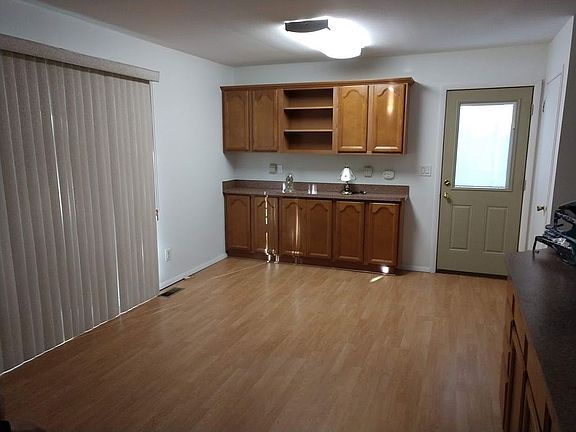5th image of 121 Tower Dr