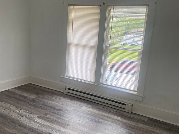 3rd image of 202 Pearl St #1/2
