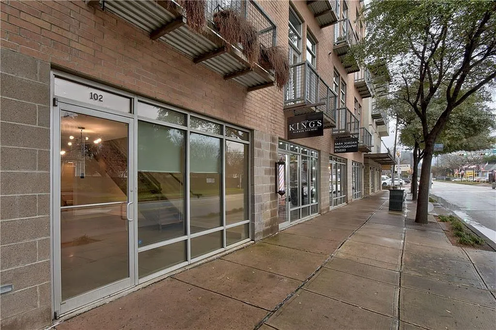 2 bed, 1.5 bath, 1174 sqft, $4,200 — Photo 2