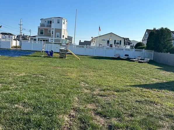 7 Andover St, Seabrook, NH 03874