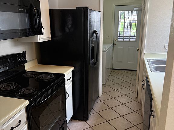 3rd image of 1149 E Beryl Ave