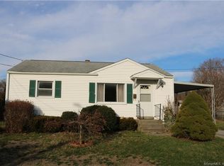 6 Village Ct, Norwich, CT 06360