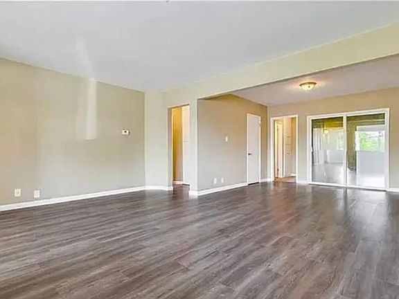 3rd image of 747 Greycliff Ave