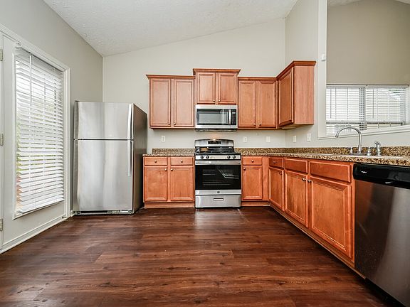 5th image of 1447 Wilshire Way
