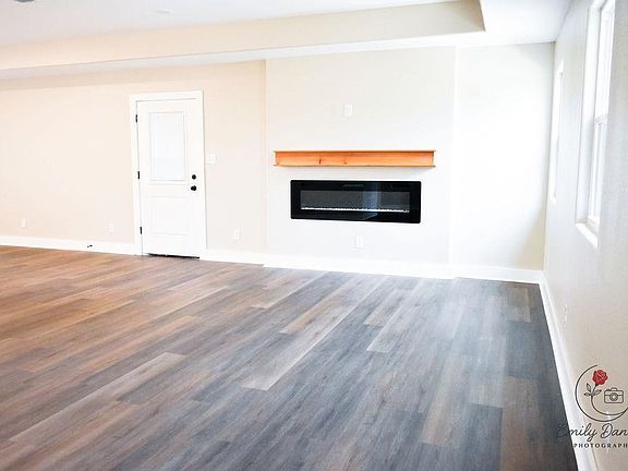 4th image of 1904 Spring St