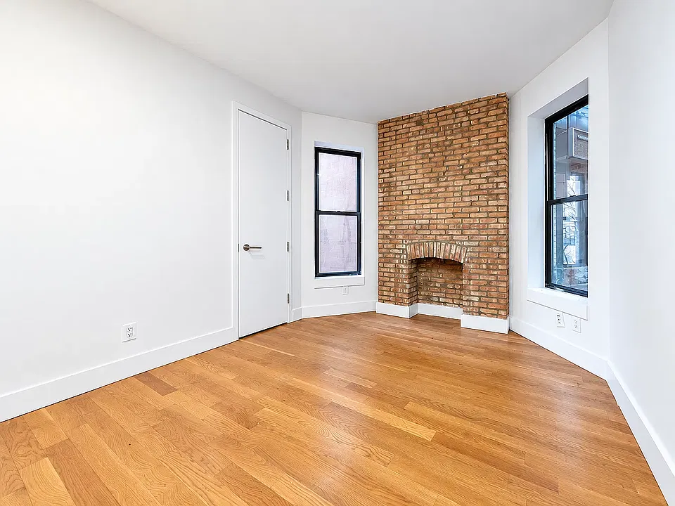 30 Claver Pl #4L